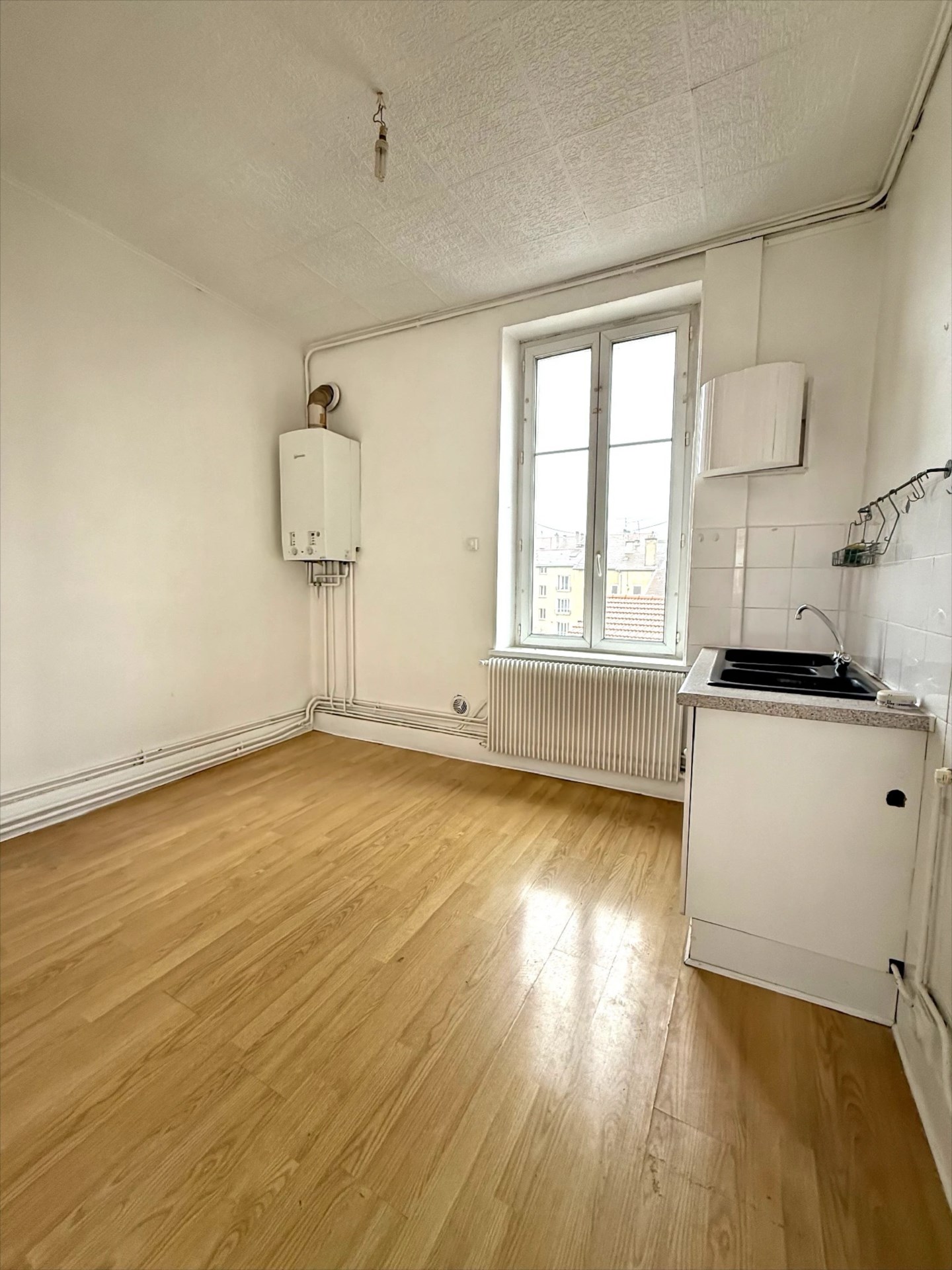 VILLERS LES NANCY, limitrophe Nancy, entre Quartier Charlemagne et Thermal, 3 pièces en bon état