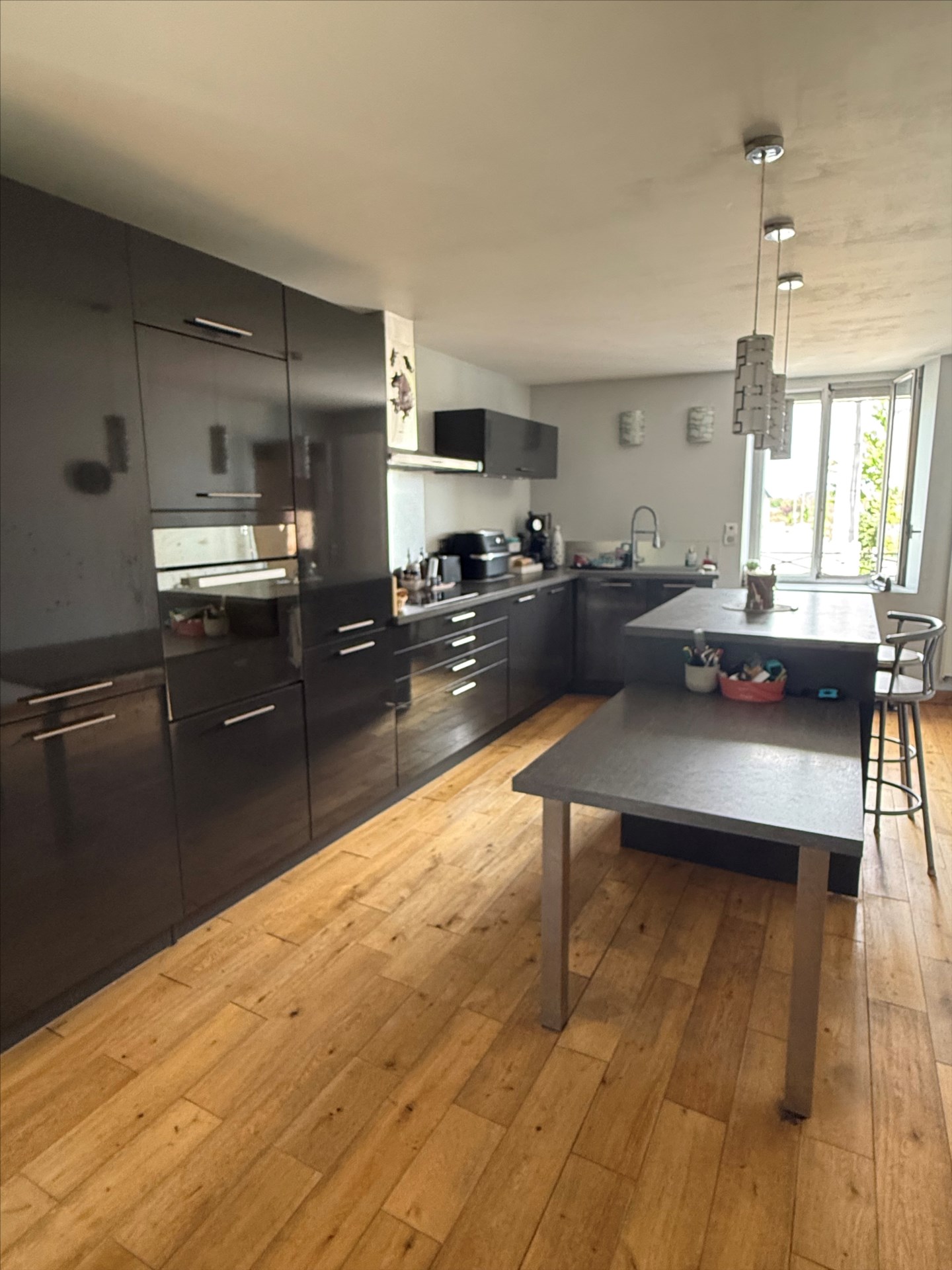 EN EXCLUSIVITE, MAISON DE VILLAGE DE 234m² en bon état avec terrasse