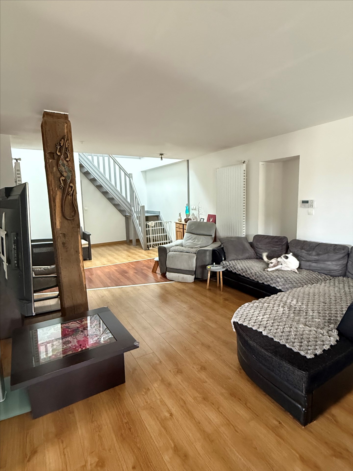 EN EXCLUSIVITE, MAISON DE VILLAGE DE 234m² en bon état avec terrasse
