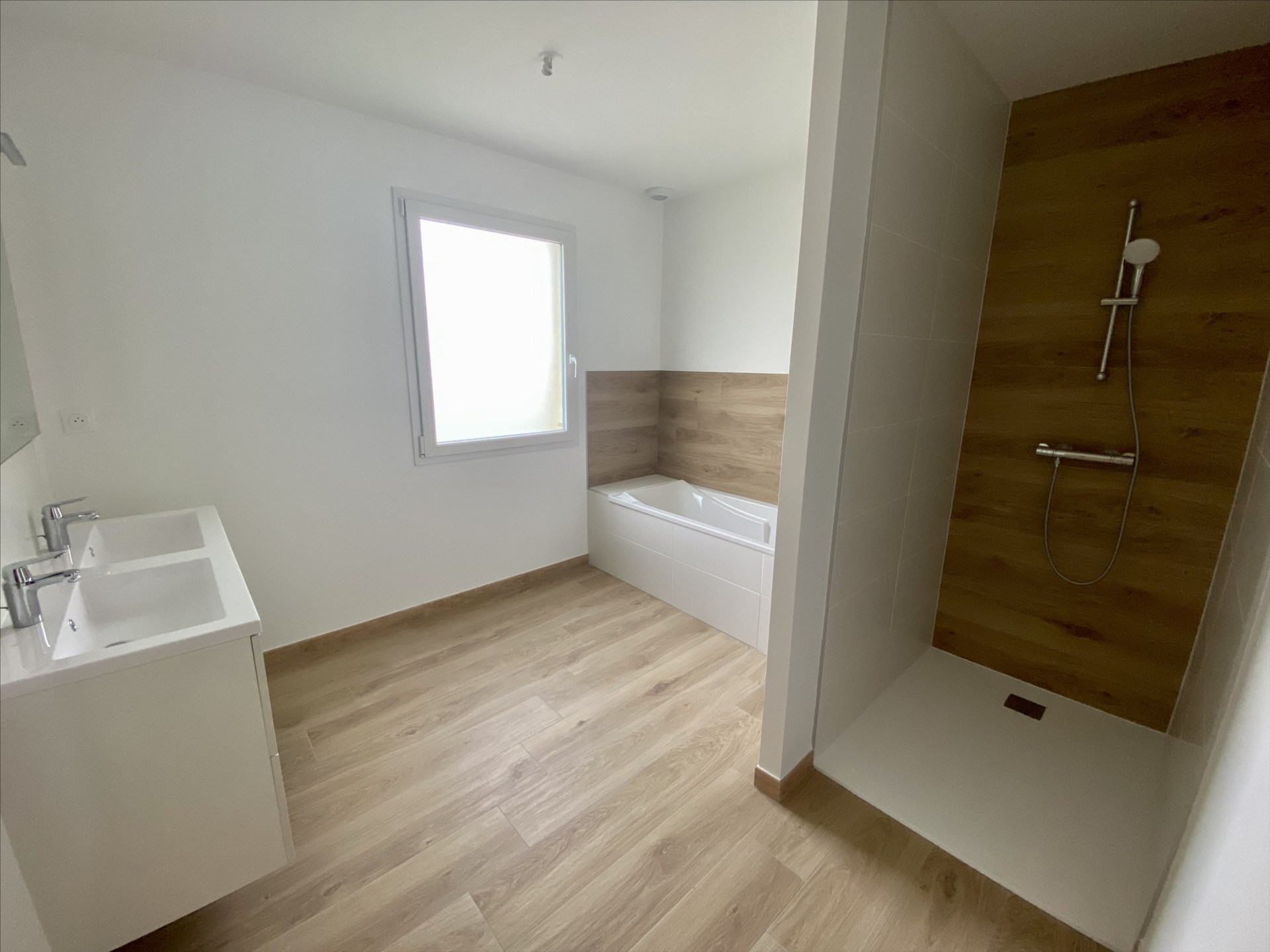 Maison neuve avec vue sur Colline de Sion, 5 pièces de 112.50m² sur un terrain de 1 000m²
