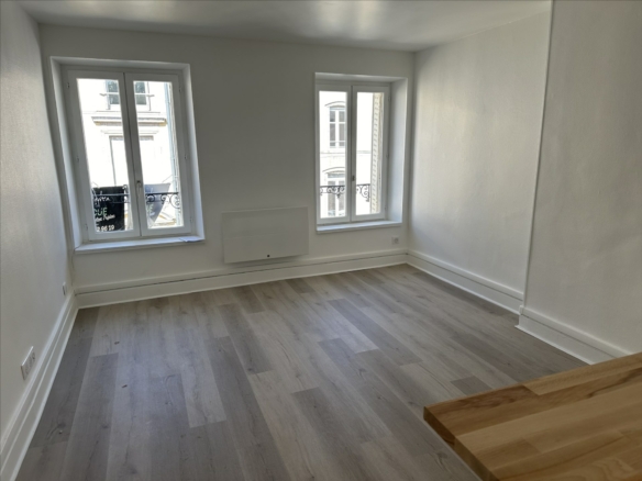 Studio rénové – hyper centre – NANCY