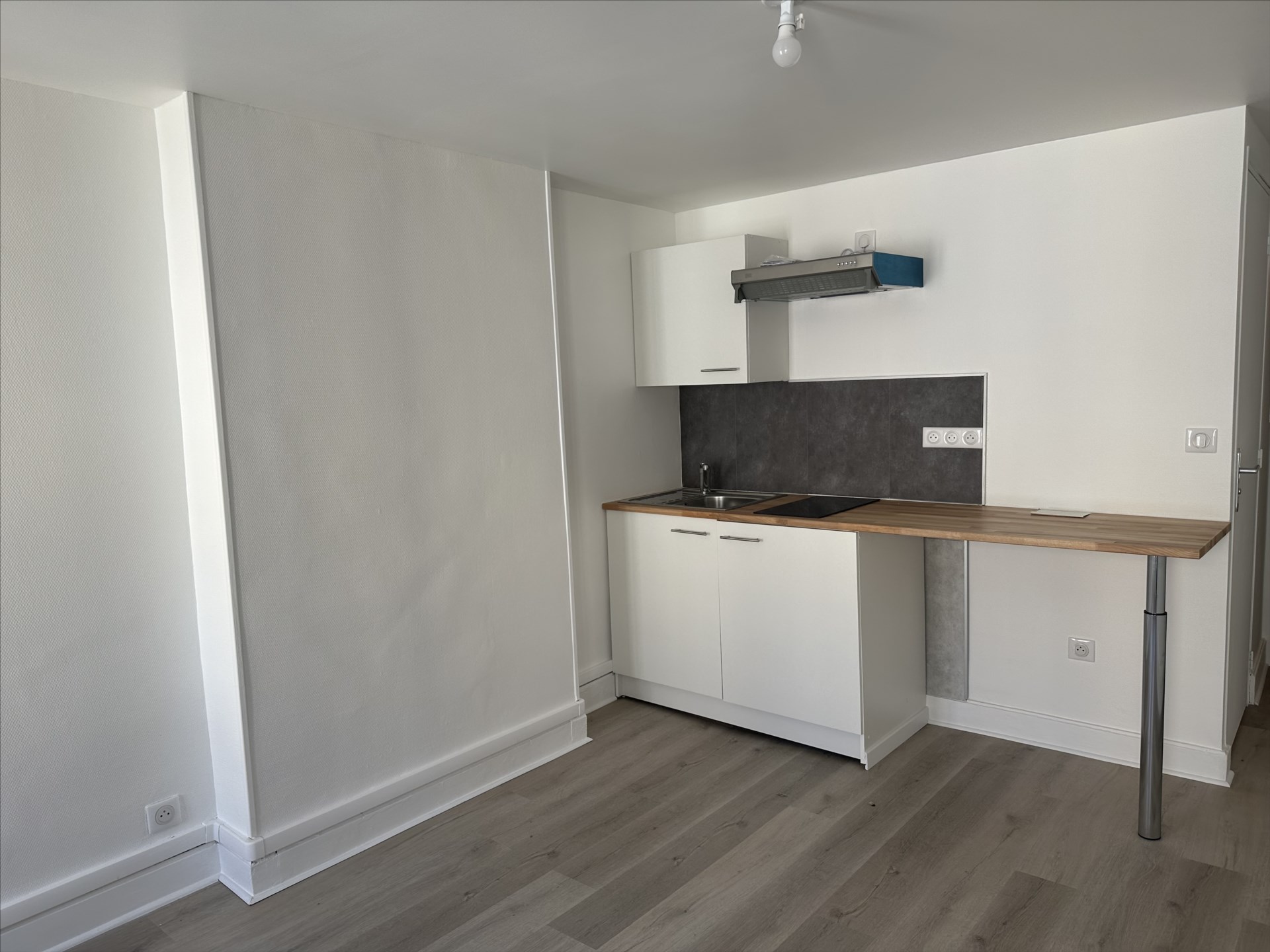 Studio rénové – hyper centre – NANCY