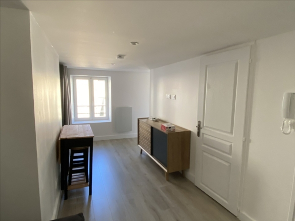 Hyper centre, Rue des Ponts – Studio meublé refait à neuf