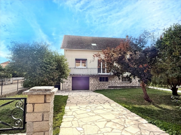 Maison individuelle 7 pièces avec atelier, garage et jardin privatif
