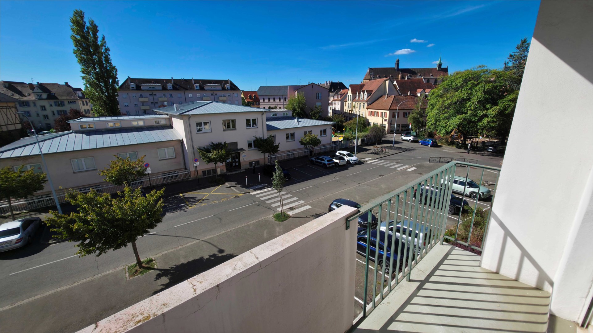 CENTRE – T3 TRAVERSANT – BALCON CAVE PARKING