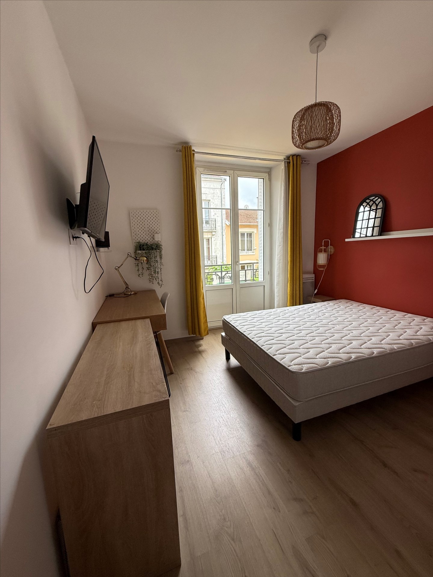 Studio avec salle d’eau privative dans vaste maison avec espaces communs