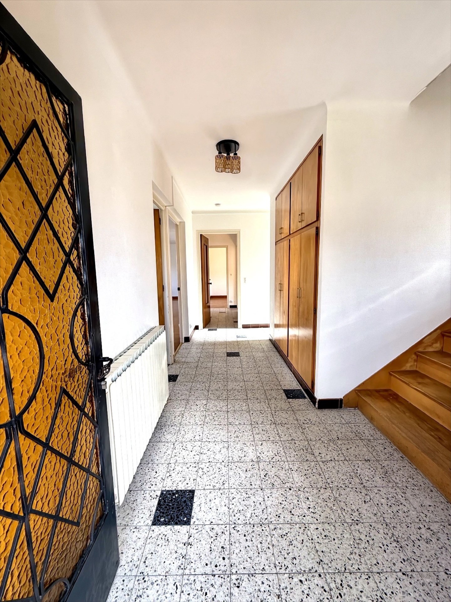 Maison individuelle 7 pièces avec atelier, garage et jardin privatif
