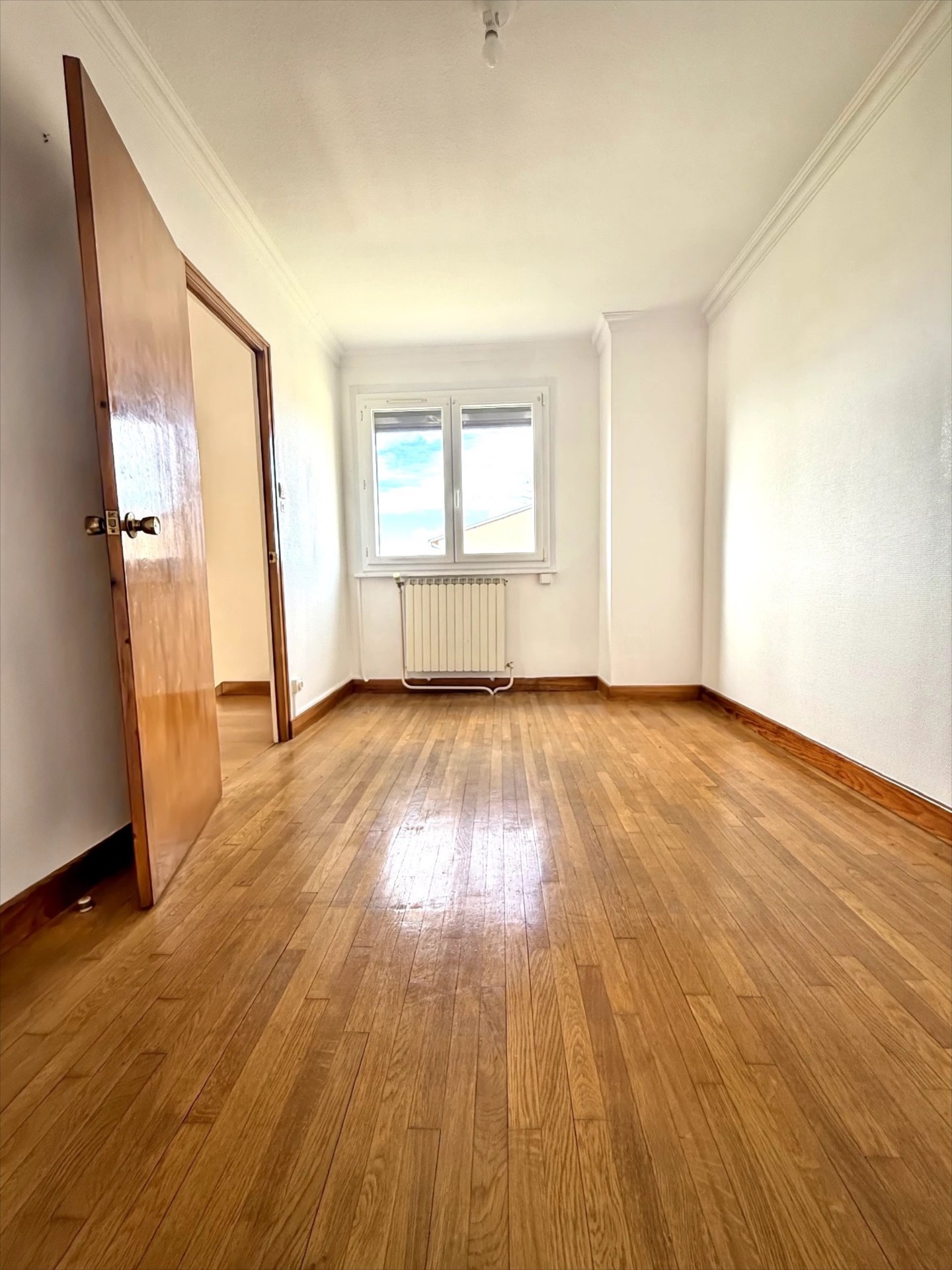 Maison individuelle 7 pièces avec atelier, garage et jardin privatif