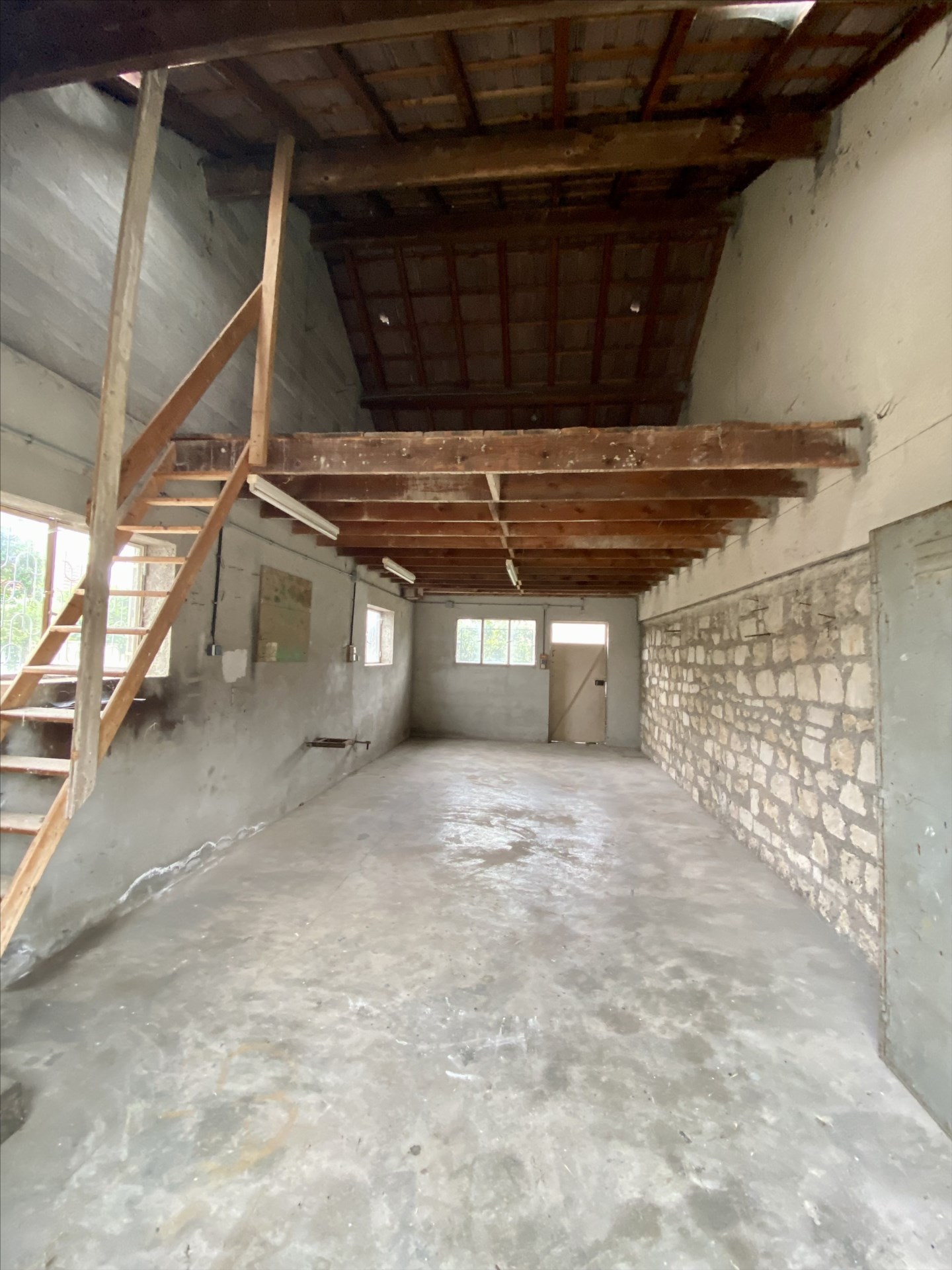 Maison individuelle 7 pièces avec atelier, garage et jardin privatif