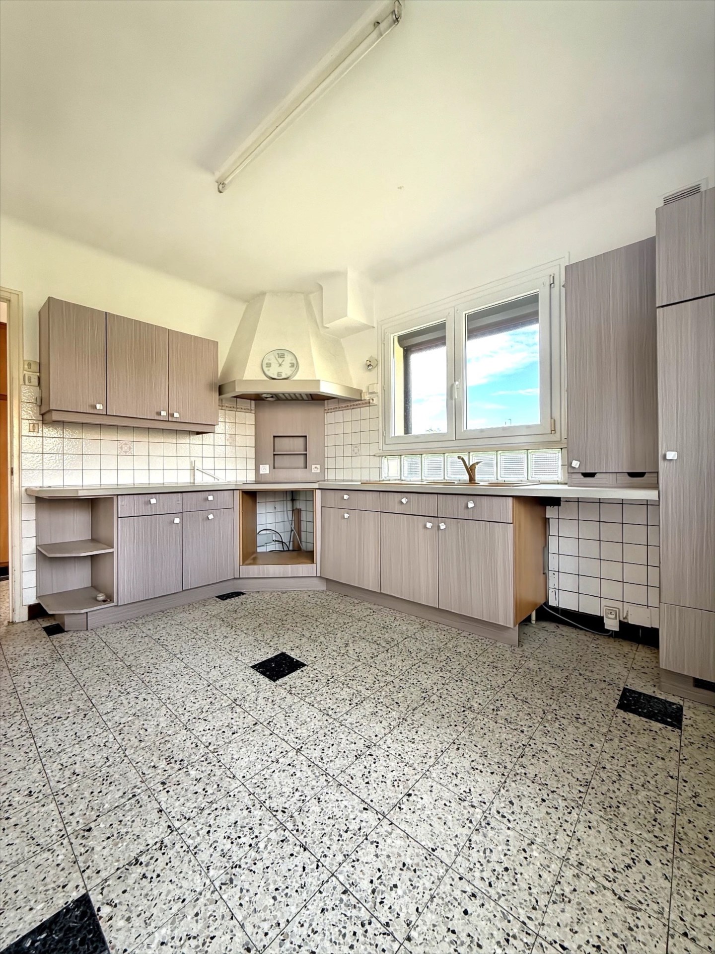 Maison individuelle 7 pièces avec atelier, garage et jardin privatif