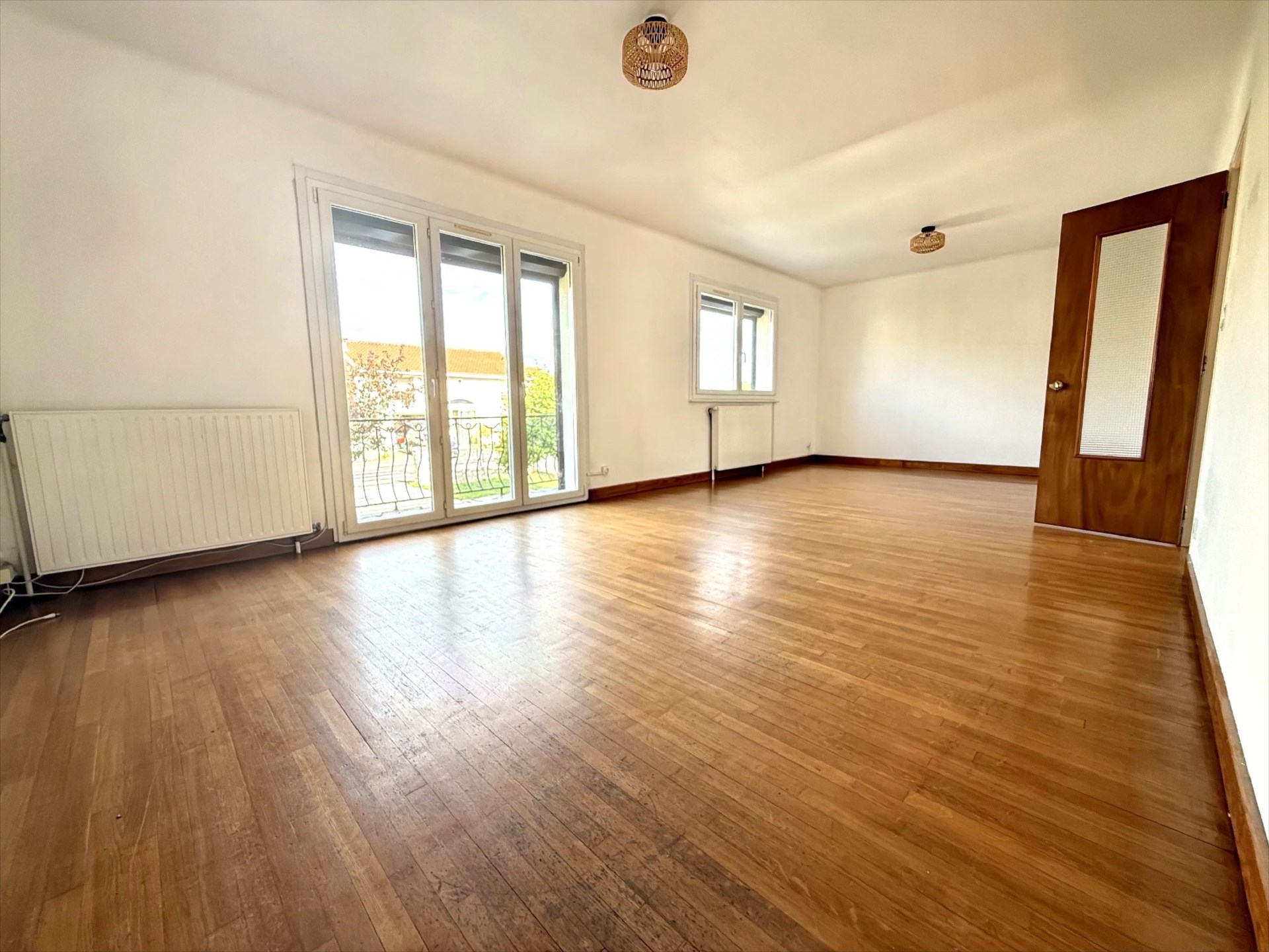 Maison individuelle 7 pièces avec atelier, garage et jardin privatif