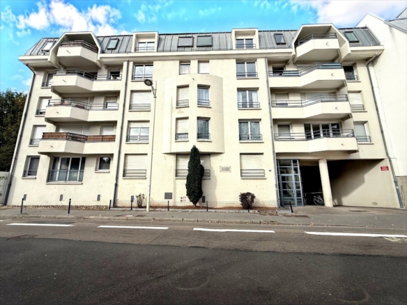 Quartier Jardinier / Parc Charles III, T4 avec balcon et parking privatif