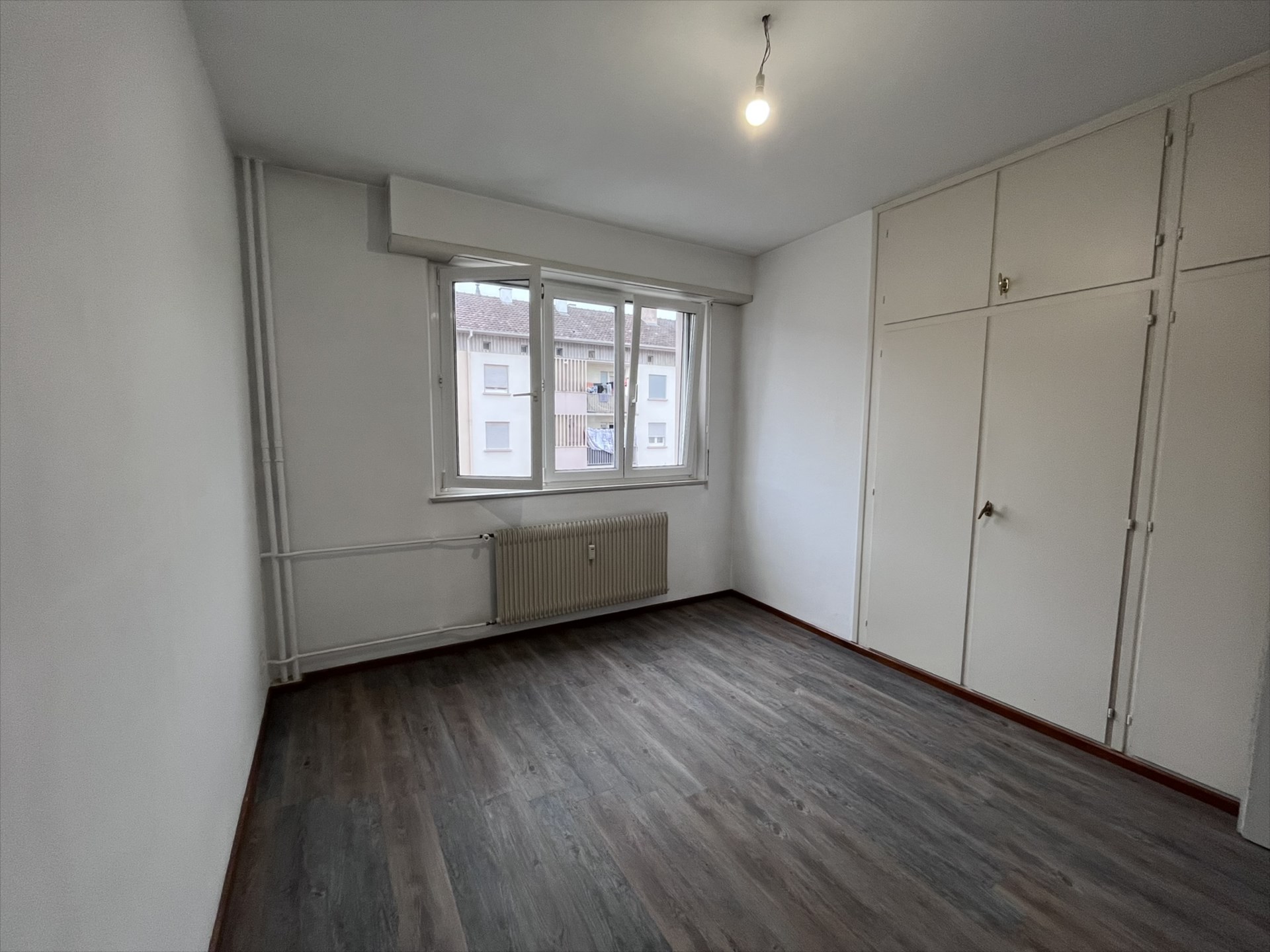 COLMAR CENTRE – F4 TRAVERSANT AVEC BALCON PARKING ET CAVE