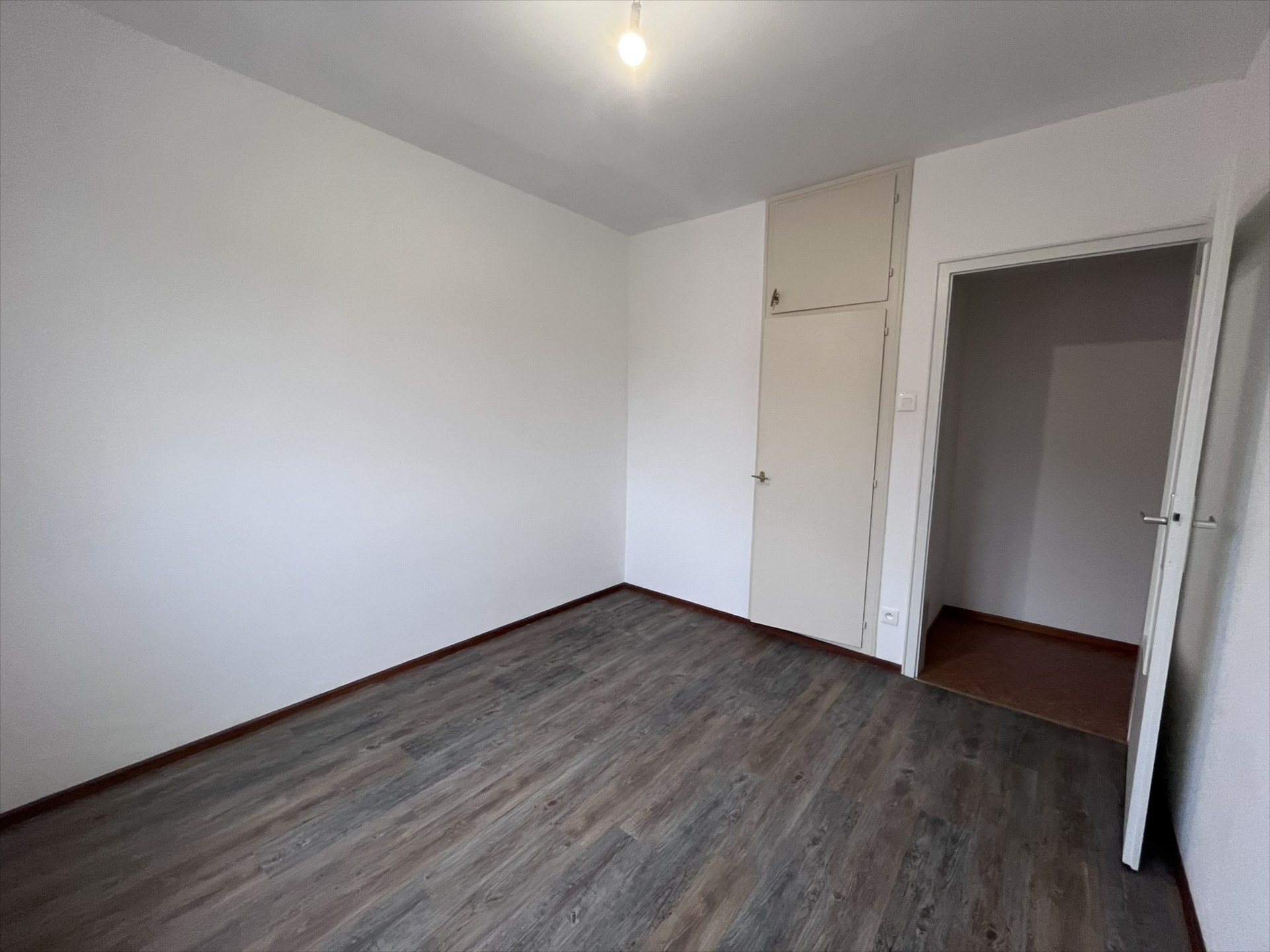 COLMAR CENTRE – F4 TRAVERSANT AVEC BALCON PARKING ET CAVE